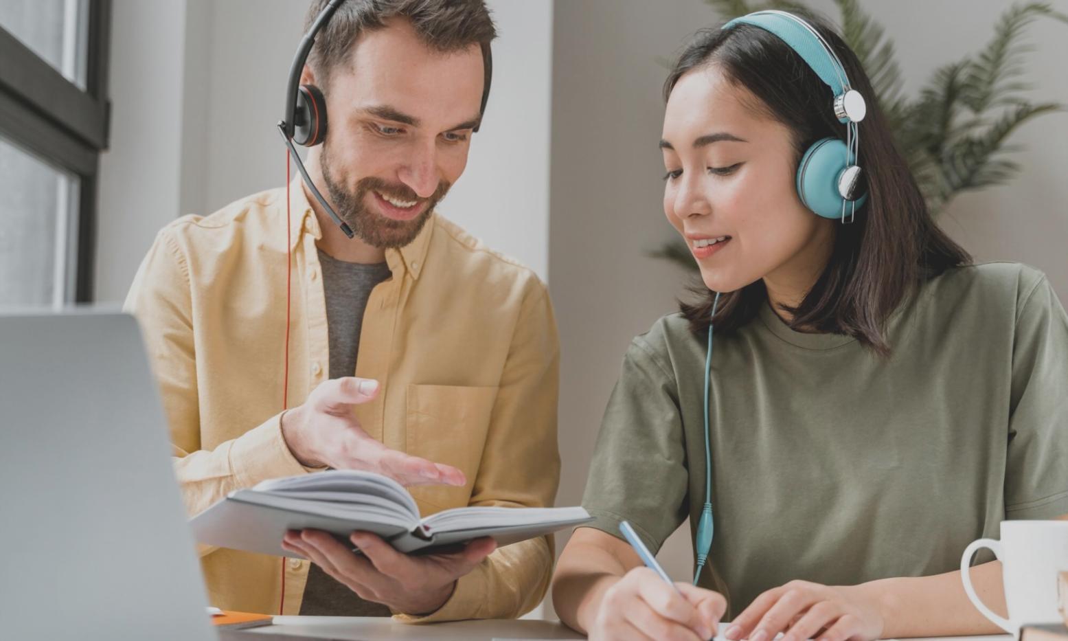 Environnement professionnel moderne avec analystes financiers